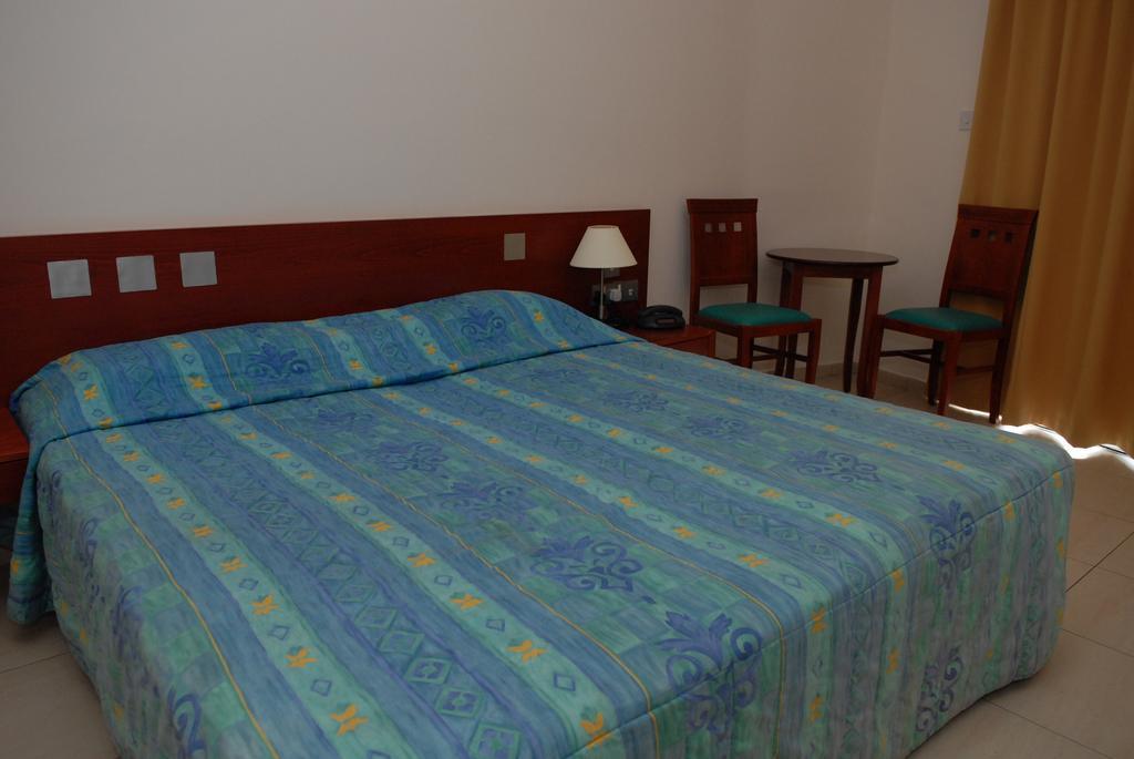 Iris Beach Hotel Protaras Rum bild