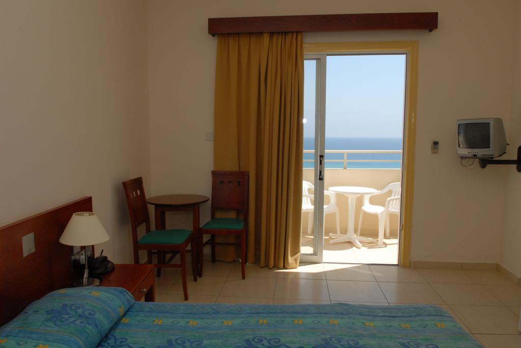 Iris Beach Hotel Protaras Rum bild